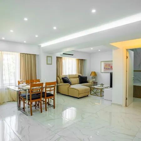 Quiet Marble 2 Bdrm Old Town Bukarest