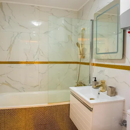 Quiet Marble 2 Bdrm Old Town