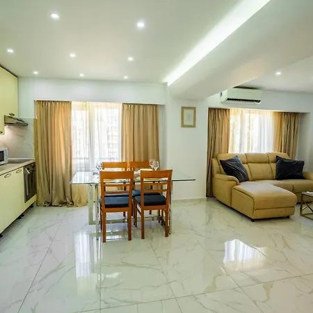 Quiet Marble With Free Parking Spot Old Town Apartment *