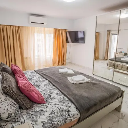 Апартаменти Quiet Marble 2 Bdrm Old Town *
