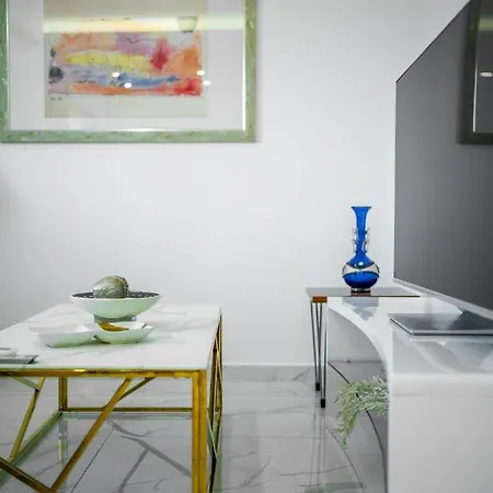 Quiet Marble 2 Bdrm Old Town Apartment Bukarest