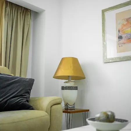 Apartamento Quiet Marble 2 Bdrm Old Town *