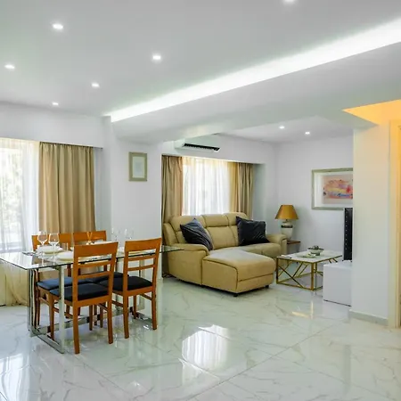 Quiet Marble 2 Bdrm Old Town Бухарест