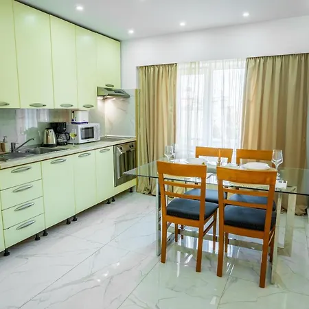 Quiet Marble With Free Parking Spot Old Town Apartment *