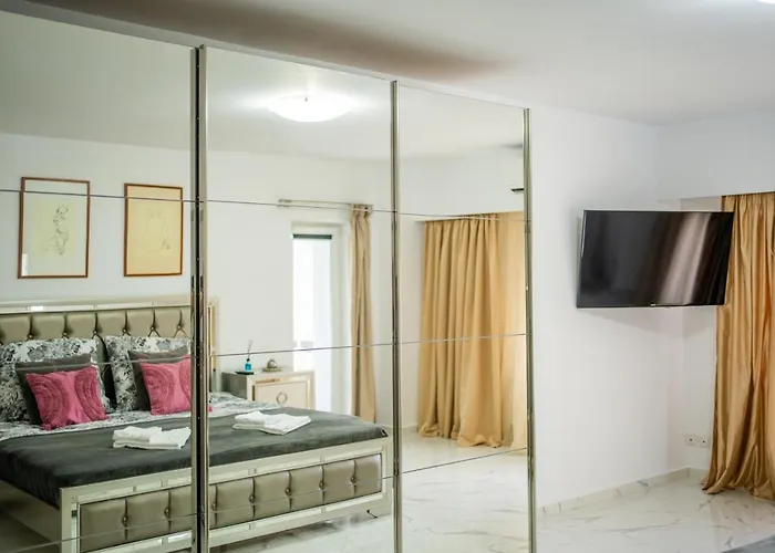 Quiet Marble With Free Parking Spot Old Town * Bucureşti