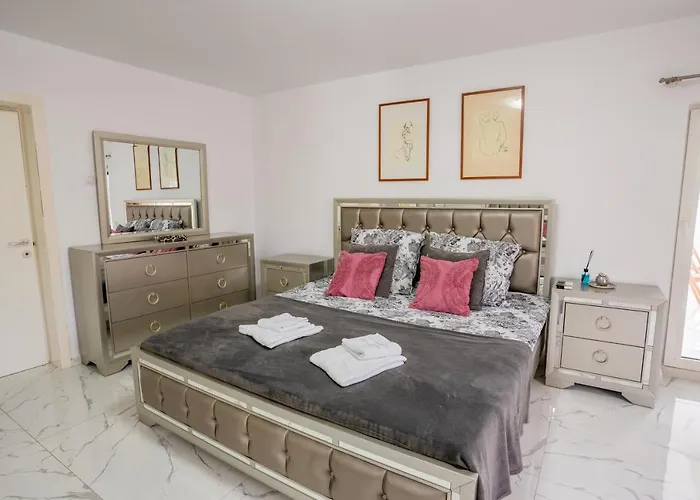 Quiet Marble With Free Parking Spot Old Town * Bucureşti