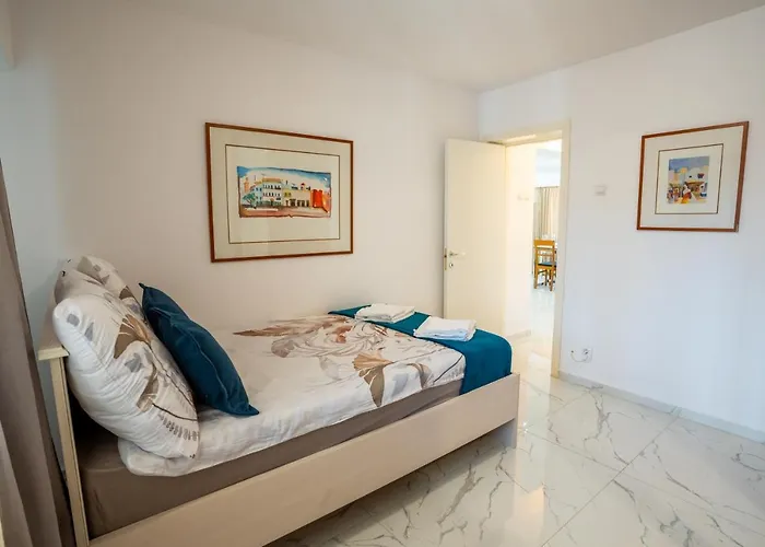 Apartament Quiet Marble With Free Parking Spot Old Town