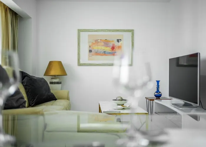 Apartament Quiet Marble With Free Parking Spot Old Town *