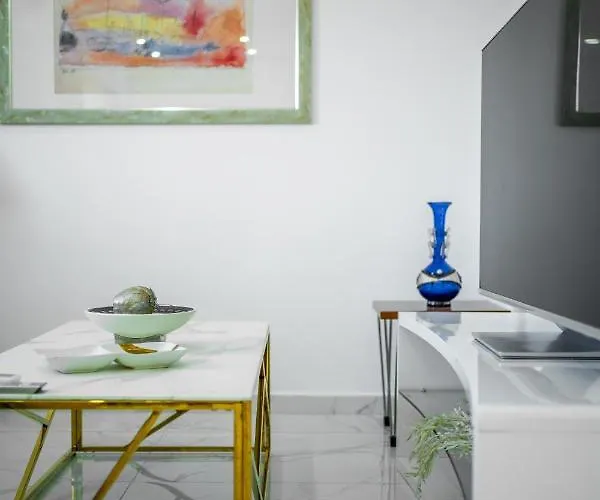 Quiet Marble With Free Parking Spot Old Town Apartament Bucureşti