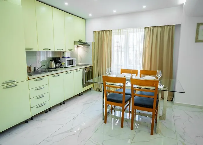 Quiet Marble With Free Parking Spot Old Town Apartament *