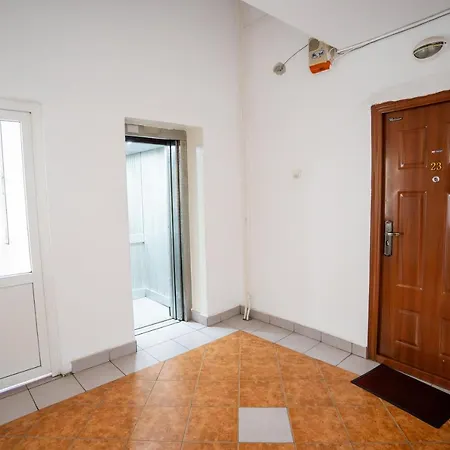 Quiet Marble 2 Bdrm Old Town 부쿠레슈티