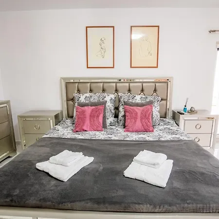 Appartamento Quiet Marble With Free Parking Spot Old Town Bucarest