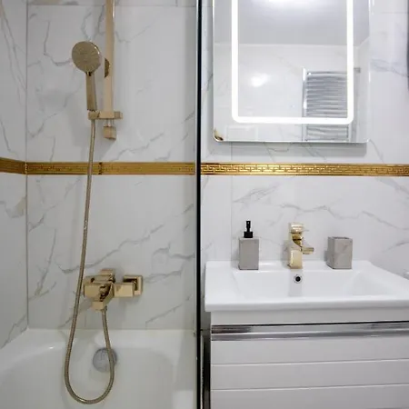 Appartamento Quiet Marble With Free Parking Spot Old Town Bucarest